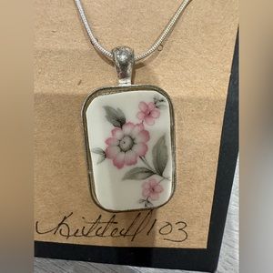 ETSY SHOP FLORAL PENDANT NECKLACE MADE FROM BROKEN CHINA